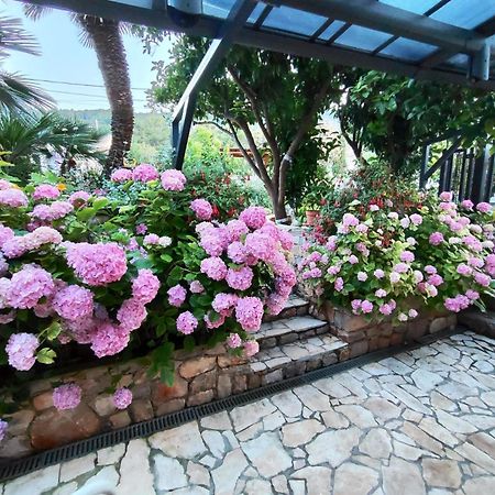 Vacation House Orange Veli Losinj Exterior photo