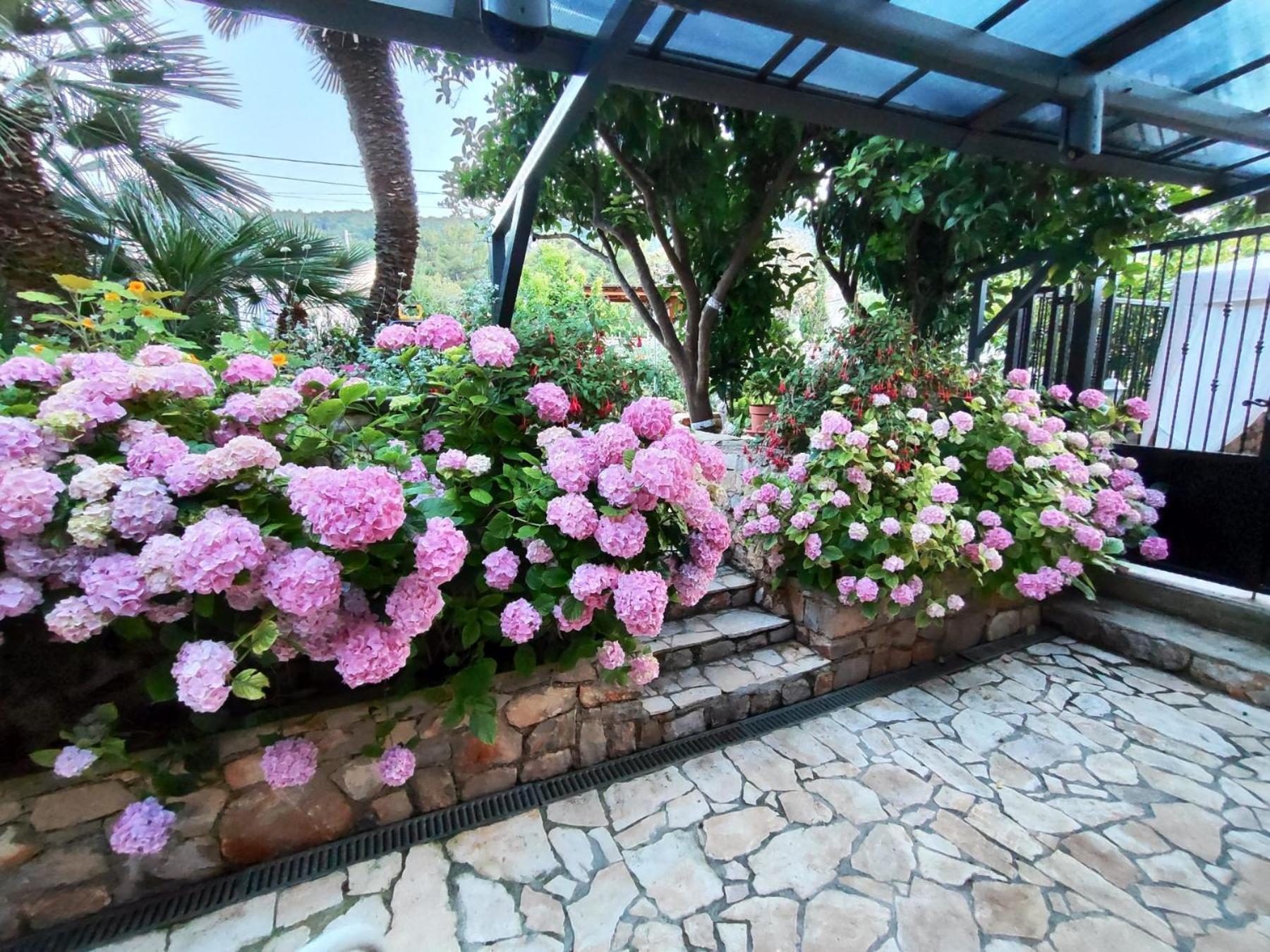 Vacation House Orange Veli Losinj Exterior photo