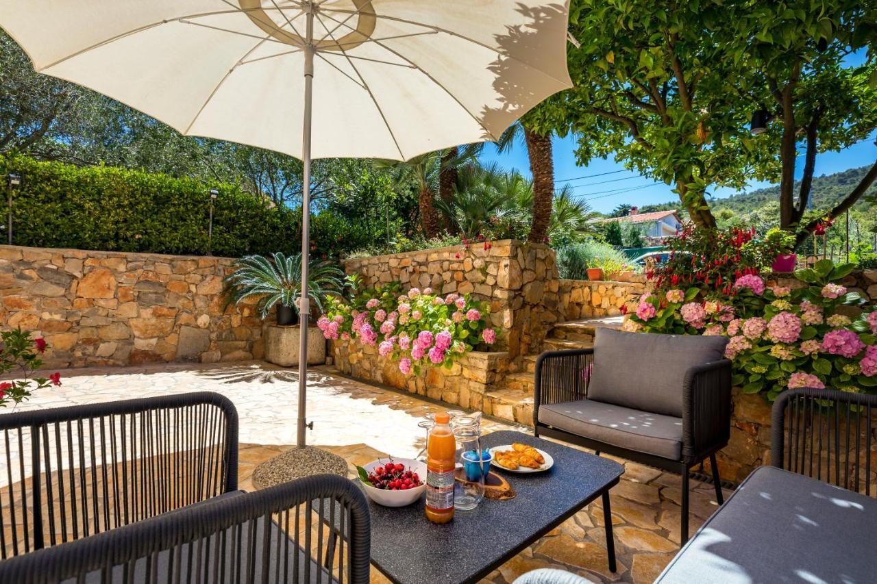 Vacation House Orange Veli Losinj Exterior photo