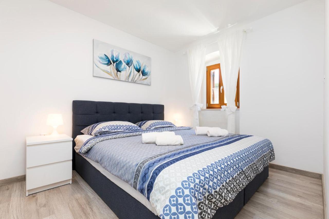 Vacation House Orange Veli Losinj Exterior photo