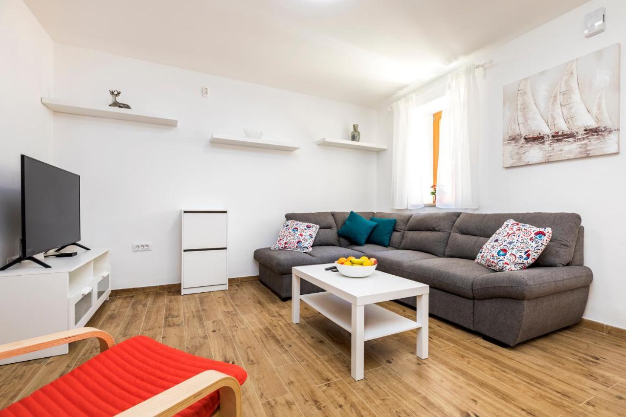 Vacation House Orange Veli Losinj Exterior photo