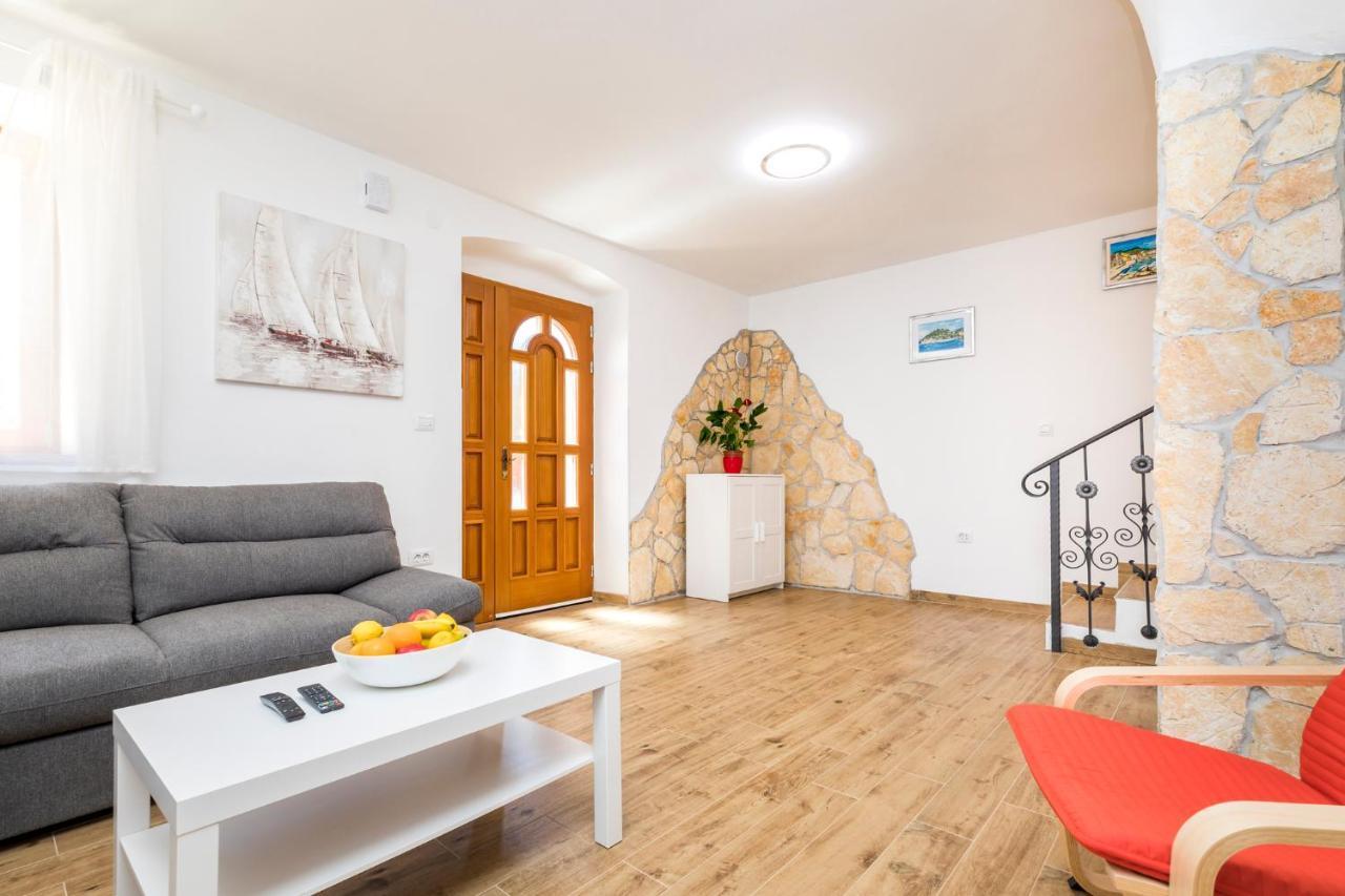 Vacation House Orange Veli Losinj Exterior photo