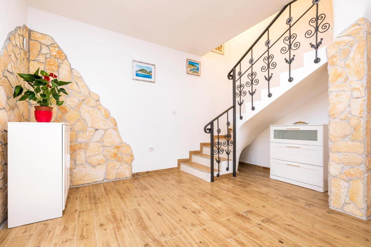 Vacation House Orange Veli Losinj Exterior photo