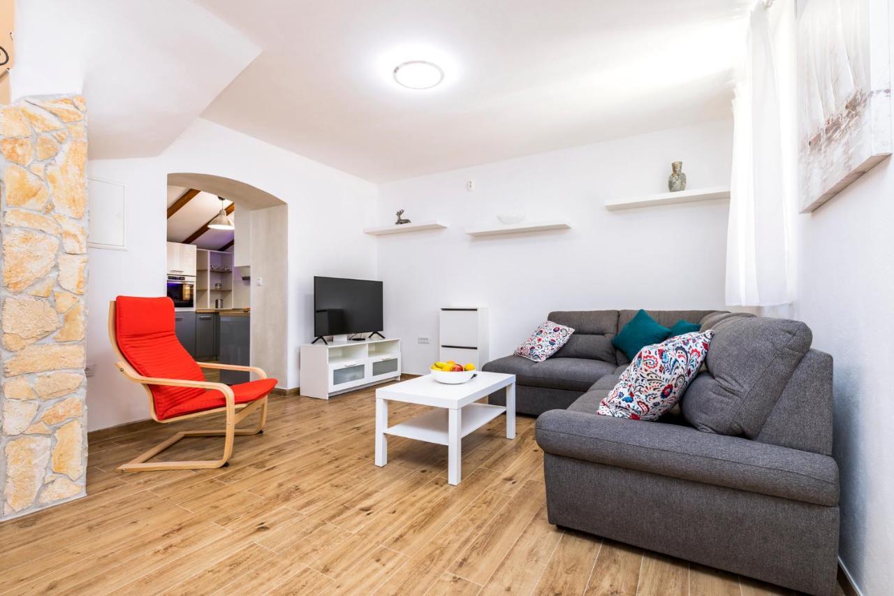 Vacation House Orange Veli Losinj Exterior photo